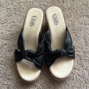 Cliffs by WHITE MOUNTAIN Black Sandals Classic Design